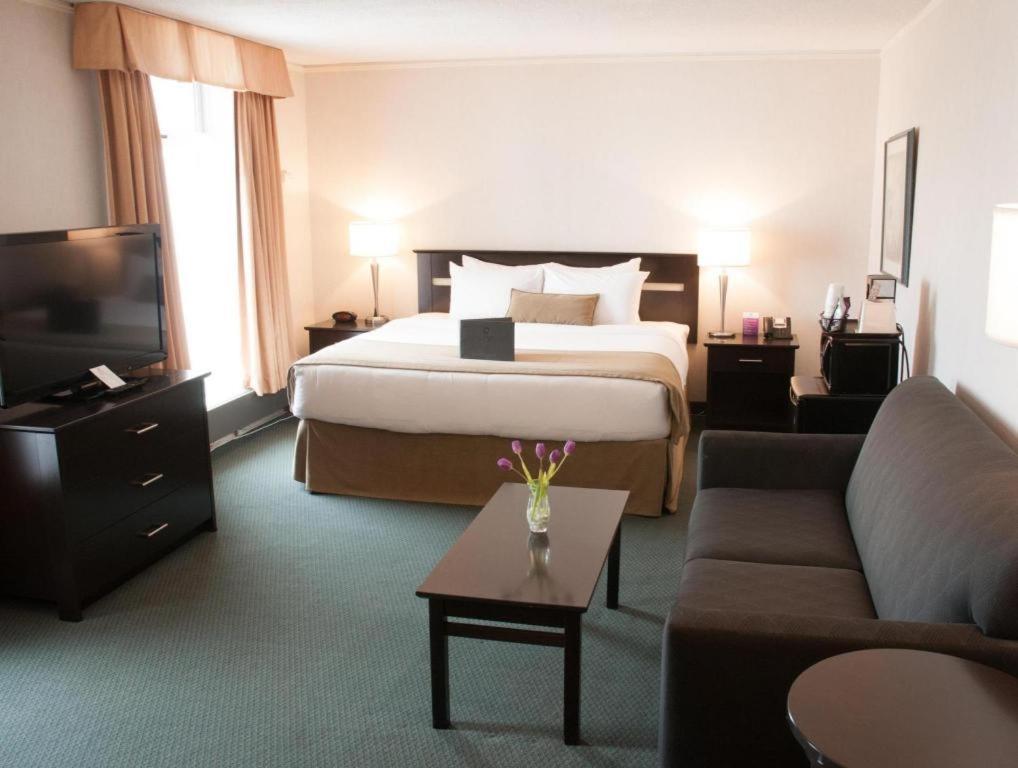 Coast High Country Inn Уайтхорс Екстериор снимка