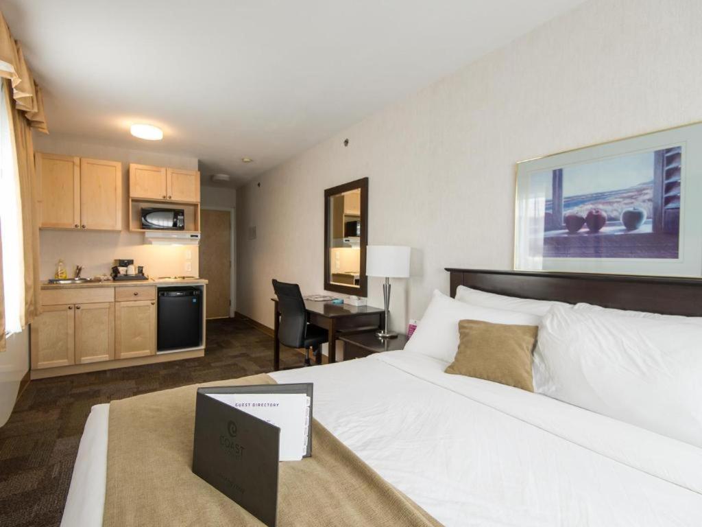 Coast High Country Inn Уайтхорс Екстериор снимка