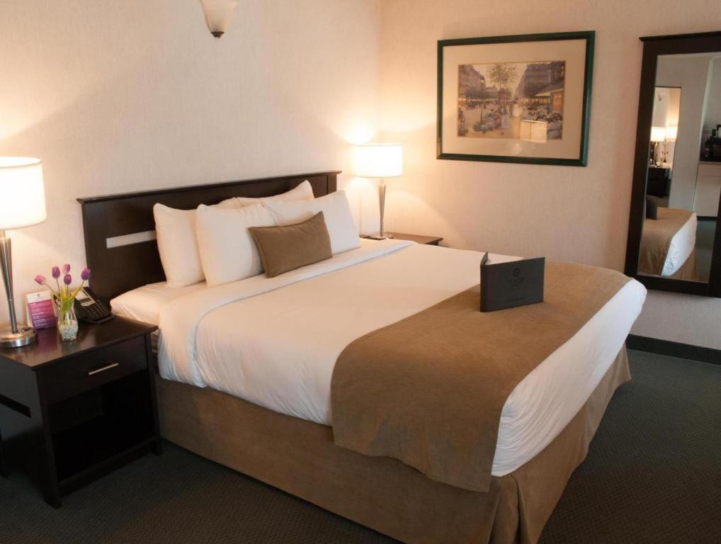 Coast High Country Inn Уайтхорс Екстериор снимка