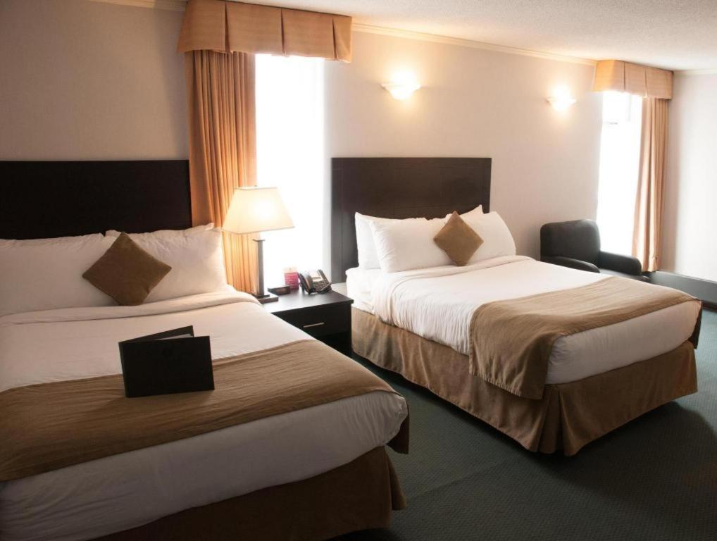 Coast High Country Inn Уайтхорс Екстериор снимка