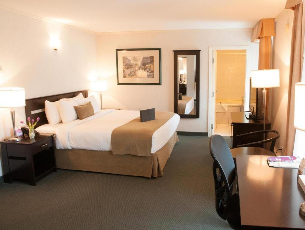 Coast High Country Inn Уайтхорс Екстериор снимка