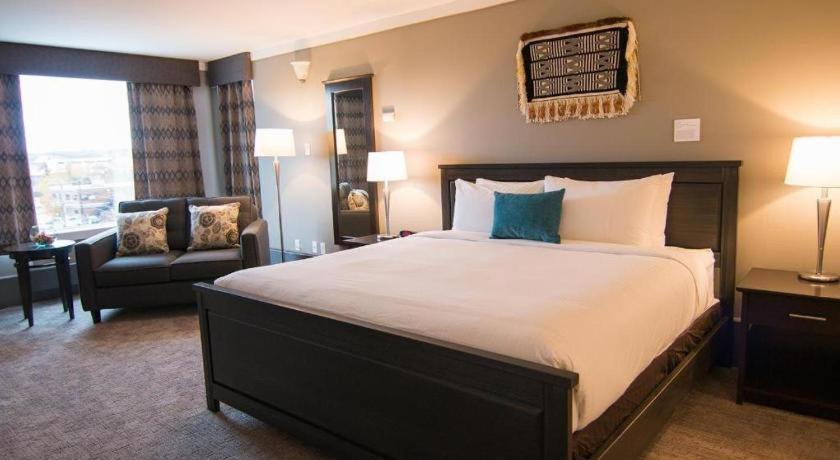 Coast High Country Inn Уайтхорс Екстериор снимка