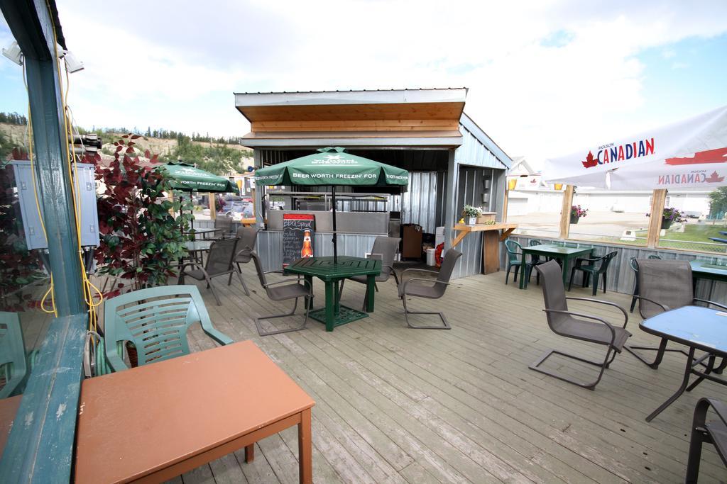 Coast High Country Inn Уайтхорс Екстериор снимка
