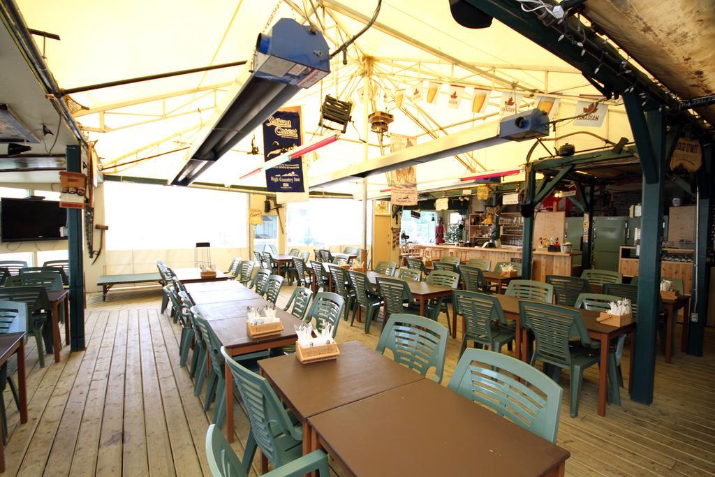 Coast High Country Inn Уайтхорс Екстериор снимка