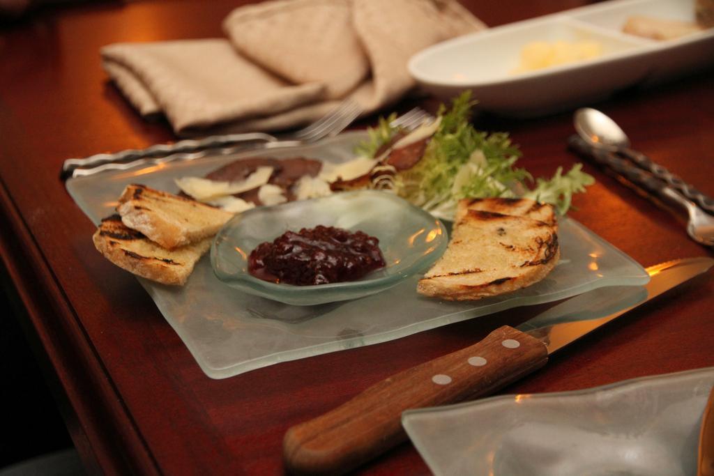 Coast High Country Inn Уайтхорс Екстериор снимка