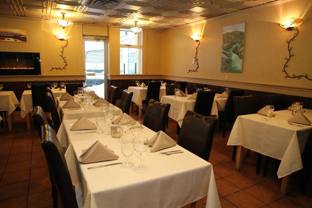Coast High Country Inn Уайтхорс Екстериор снимка