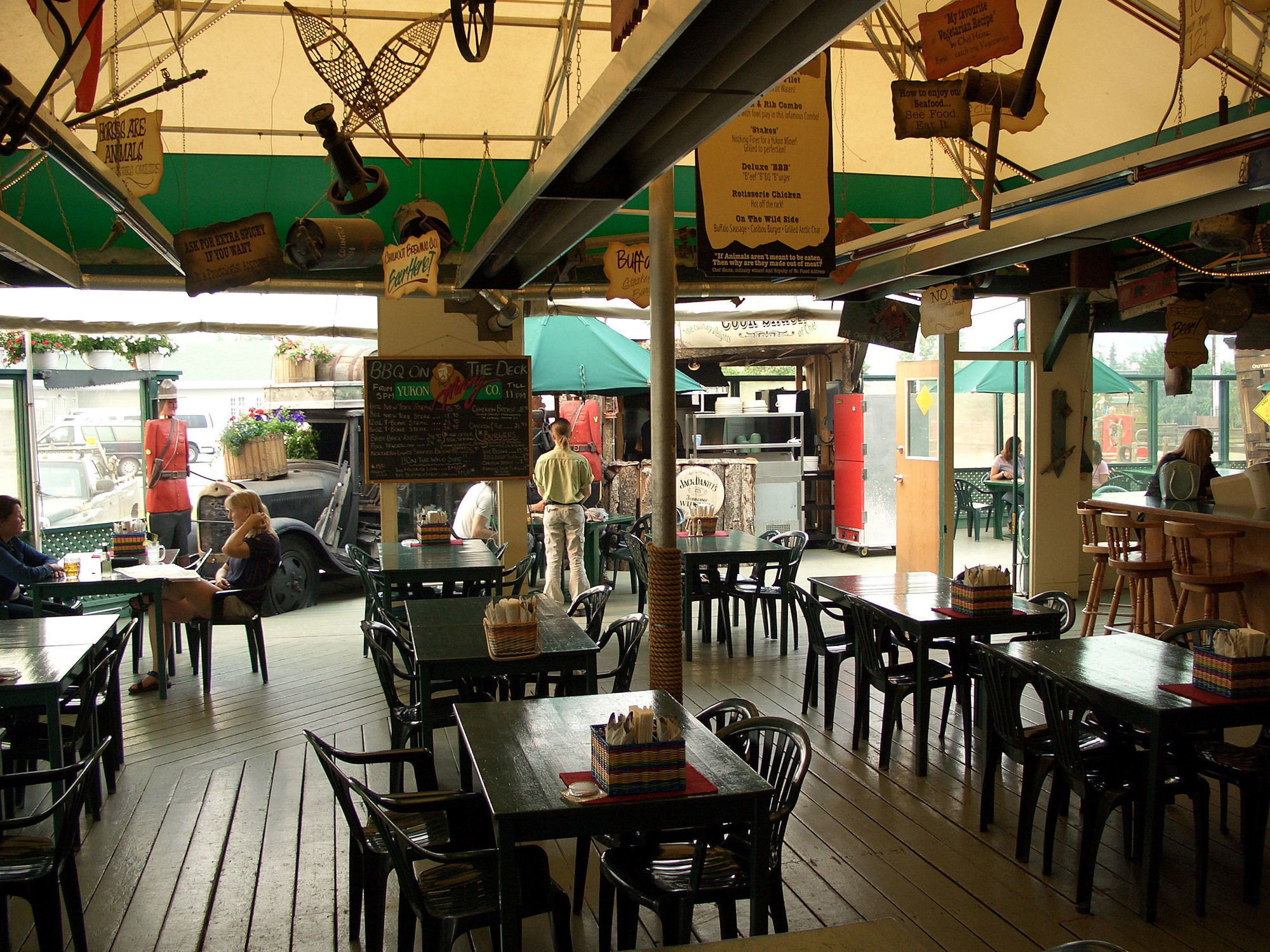 Coast High Country Inn Уайтхорс Екстериор снимка
