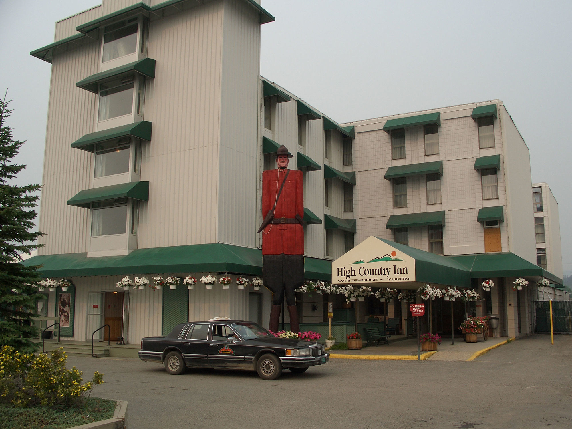 Coast High Country Inn Уайтхорс Екстериор снимка