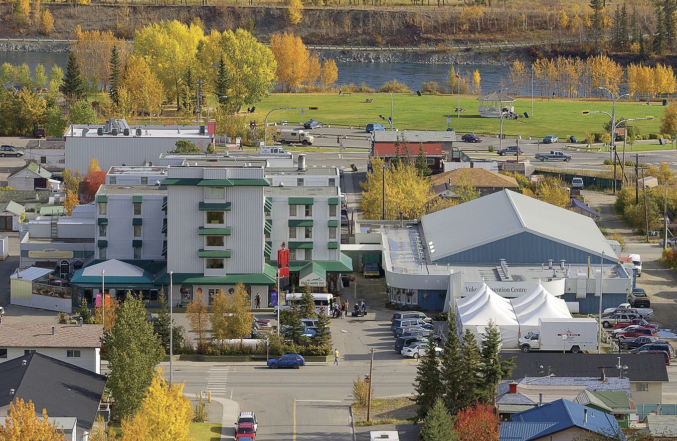 Coast High Country Inn Уайтхорс Екстериор снимка