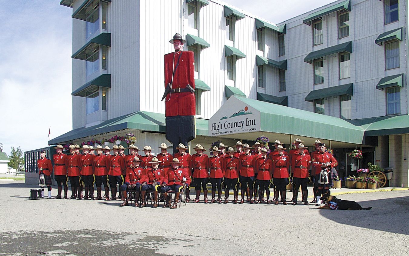 Coast High Country Inn Уайтхорс Екстериор снимка