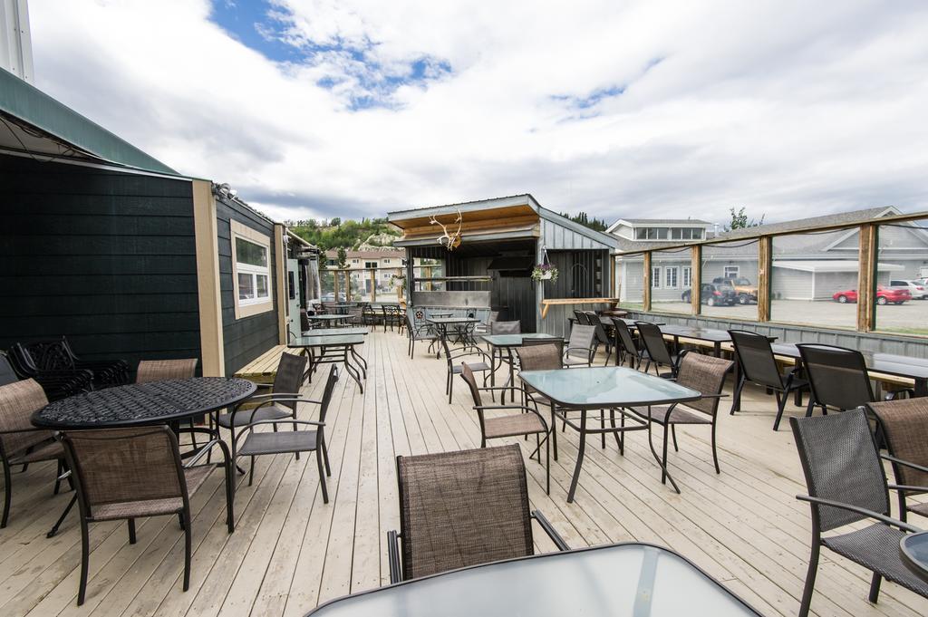 Coast High Country Inn Уайтхорс Екстериор снимка