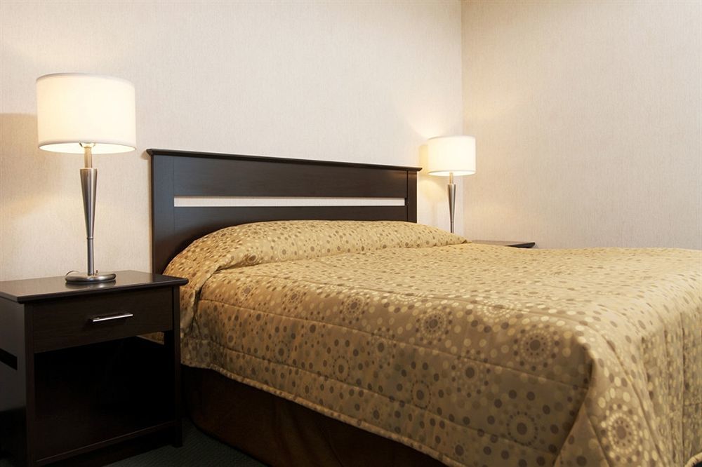 Coast High Country Inn Уайтхорс Екстериор снимка