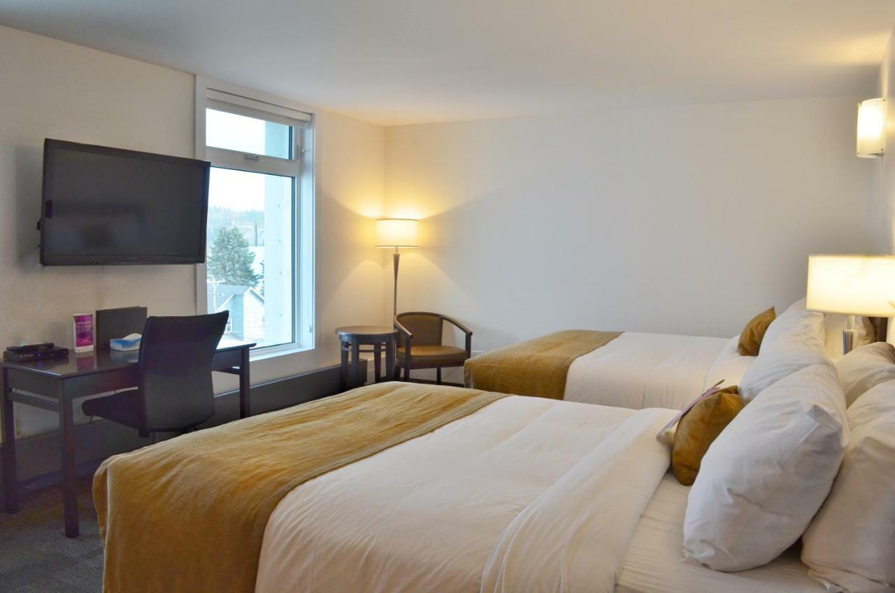 Coast High Country Inn Уайтхорс Екстериор снимка