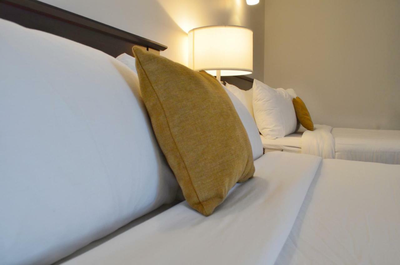 Coast High Country Inn Уайтхорс Екстериор снимка