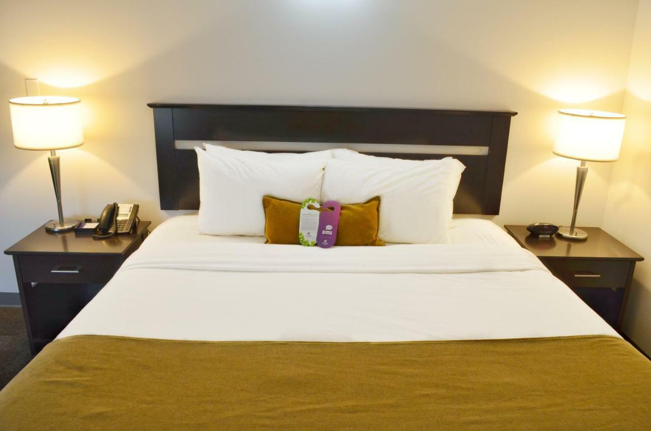 Coast High Country Inn Уайтхорс Екстериор снимка