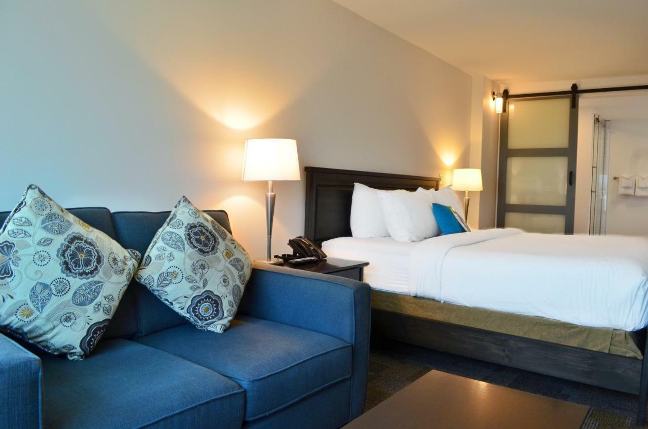 Coast High Country Inn Уайтхорс Екстериор снимка