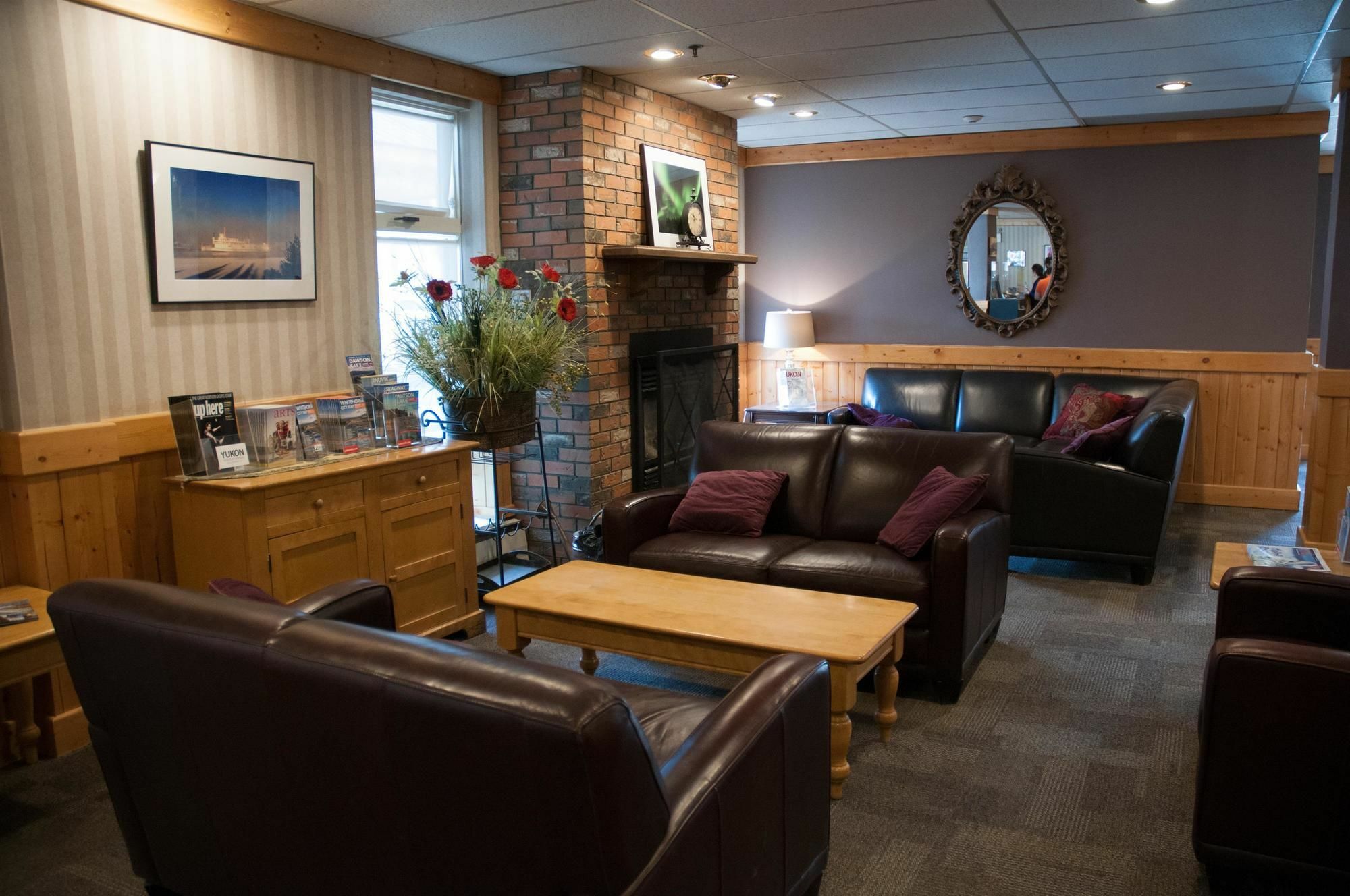 Coast High Country Inn Уайтхорс Екстериор снимка